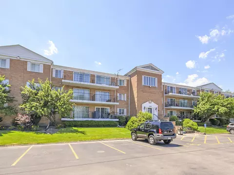 1110 N Farnsworth Ave #203, Aurora, IL 60505