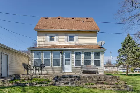 309 W River St, Momence, IL 60954