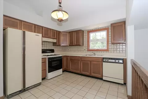 4400 Capstan Dr, Hoffman Estates, IL 60192 photo 8
