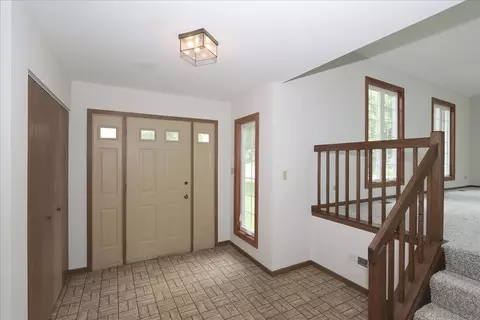 4400 Capstan Dr, Hoffman Estates, IL 60192 photo 3
