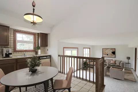 4400 Capstan Dr, Hoffman Estates, IL 60192 photo 9