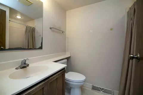Bath - 7113 W Bruns Rd, Monee, IL 60449 photo 1 of 2