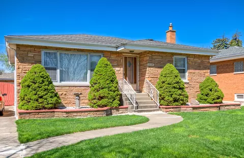 2134 Manchester Ave, Westchester, IL 60154