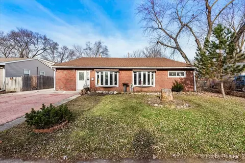 212 Rivers View Dr, Carpentersville, IL 60110