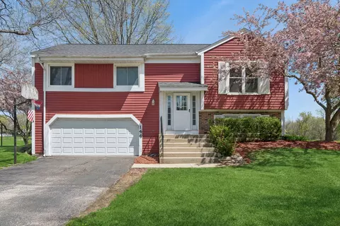 144 E Mcclellan Ct, Bartlett, IL 60103