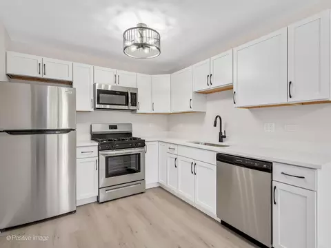 Kitchen - 1106 Yorkshire Ct #B, Elgin, IL 60120 photo 2 of 2