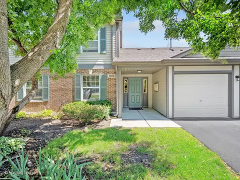 Exterior - 1106 Yorkshire Ct #B, Elgin, IL 60120 photo 2 of 5