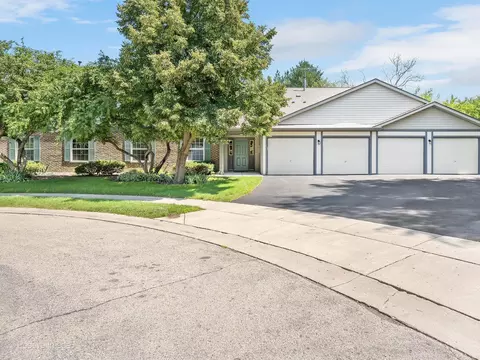 1106 Yorkshire Ct #B, Elgin, IL 60120