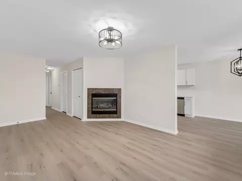 Living - 1106 Yorkshire Ct #B, Elgin, IL 60120 photo 1 of 2