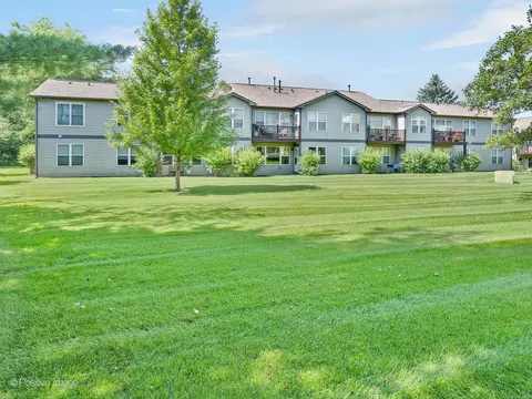 Exterior - 1106 Yorkshire Ct #B, Elgin, IL 60120 photo 5 of 5