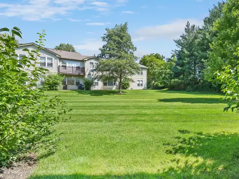 Exterior - 1106 Yorkshire Ct #B, Elgin, IL 60120 photo 3 of 5
