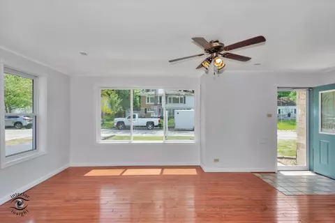 Living - 336 Onarga St, Park Forest, IL 60466 photo 3 of 4