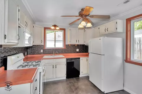 Kitchen - 336 Onarga St, Park Forest, IL 60466 photo 1 of 4