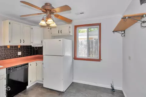 Kitchen - 336 Onarga St, Park Forest, IL 60466 photo 3 of 4