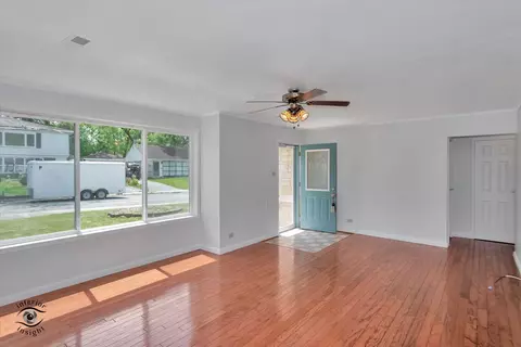 Living - 336 Onarga St, Park Forest, IL 60466 photo 2 of 4