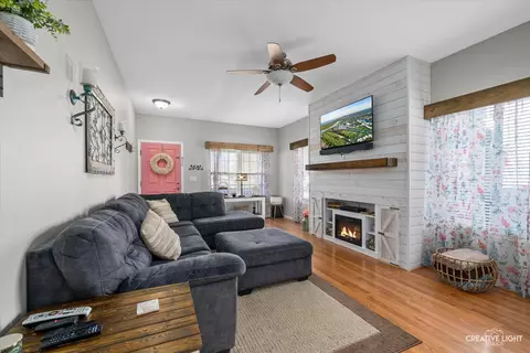 Living - 716 Eberly Ct, Plano, IL 60545 photo 2 of 3