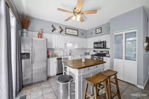 Kitchen - 716 Eberly Ct, Plano, IL 60545 photo 2 of 2