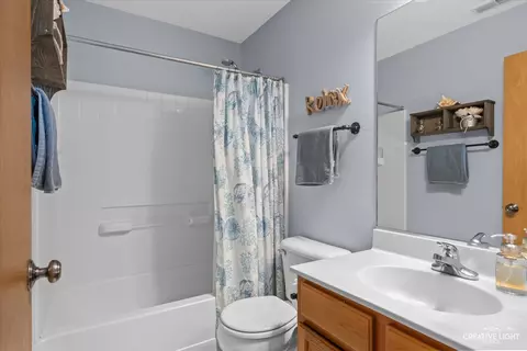 Bath - 716 Eberly Ct, Plano, IL 60545 photo 3 of 3