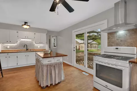Kitchen - 541 W 3rd St, Braidwood, IL 60408 photo 3 of 5