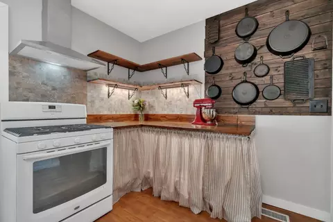 Kitchen - 541 W 3rd St, Braidwood, IL 60408 photo 4 of 5