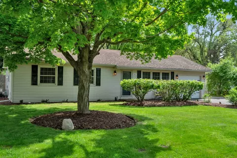 541 W 3rd St, Braidwood, IL 60408