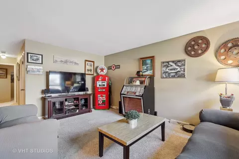 395 Purdue Ln, Elgin, IL 60123 photo 2