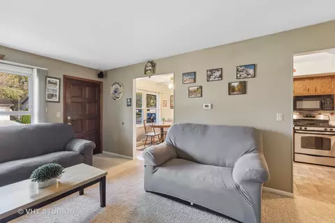 395 Purdue Ln, Elgin, IL 60123 photo 4