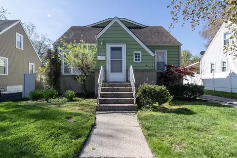 3325 S Schultz Dr, Lansing, IL 60438