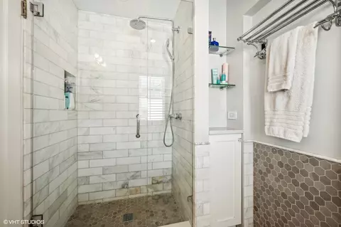 Bath - 440 Drexel Ave, Glencoe, IL 60022 photo 3 of 4