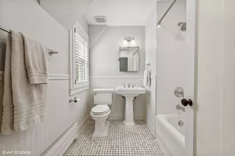 Bath - 440 Drexel Ave, Glencoe, IL 60022 photo 4 of 4
