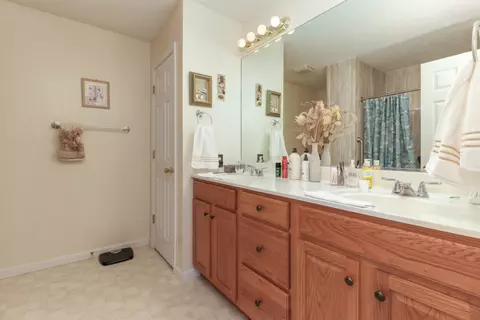 Bath - 1912 Saltonstall Dr, Normal, IL 61761 photo 1 of 3