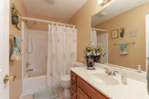 Bath - 1912 Saltonstall Dr, Normal, IL 61761 photo 3 of 3