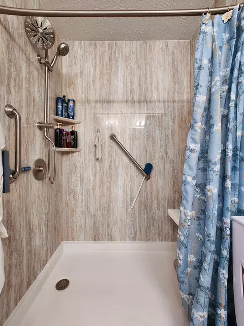 Bath - 1912 Saltonstall Dr, Normal, IL 61761 photo 2 of 3