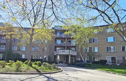 945 E Kenilworth Ave #127, Palatine, IL 60074