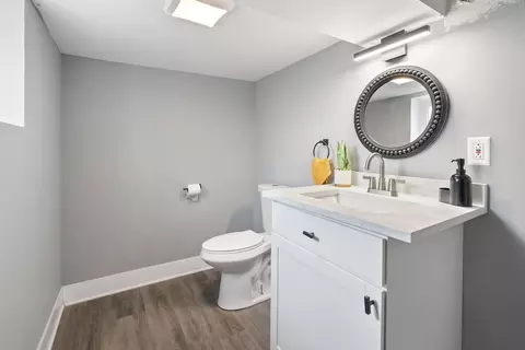 Bath - 15 E 99th Pl, Chicago, IL 60628 photo 2 of 2