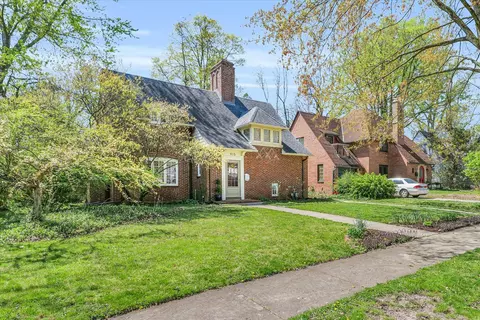 915 W White St, Champaign, IL 61821