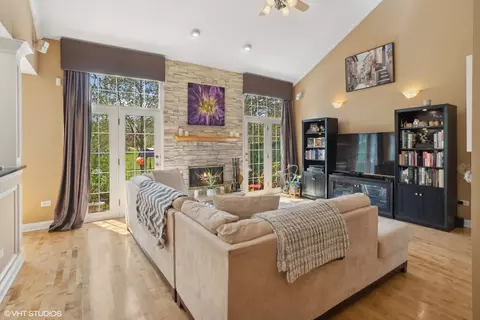 Living - 5 N364 Rohlwing Rd, Itasca, IL 60143 photo 3 of 7