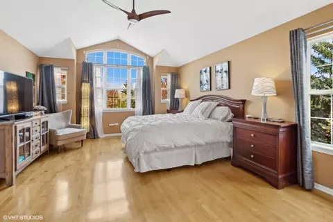 Bedroom - 5 N364 Rohlwing Rd, Itasca, IL 60143 photo 1 of 4