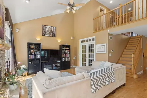 Living - 5 N364 Rohlwing Rd, Itasca, IL 60143 photo 4 of 7