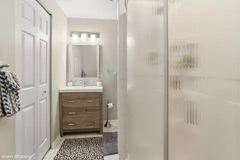 Bath - 5 N364 Rohlwing Rd, Itasca, IL 60143 photo 3 of 4