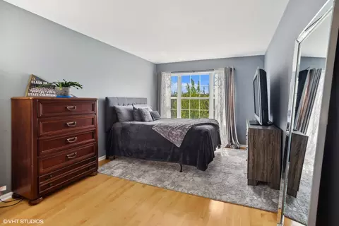 Bedroom - 5 N364 Rohlwing Rd, Itasca, IL 60143 photo 3 of 4