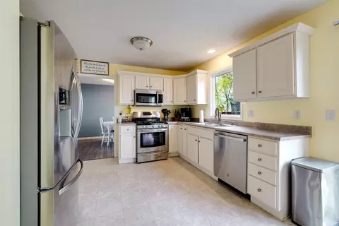 Kitchen - 1820 Saltonstall Dr, Normal, IL 61761 photo 1 of 4