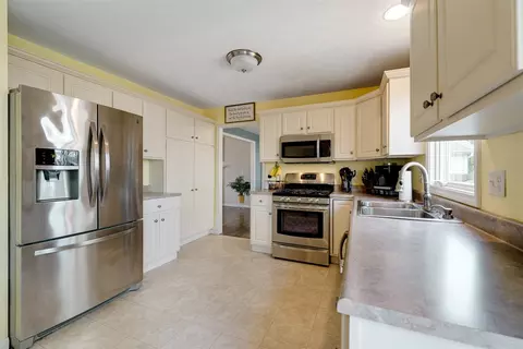 Kitchen - 1820 Saltonstall Dr, Normal, IL 61761 photo 2 of 4