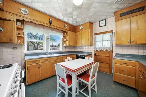 Kitchen - 6442 27th St, Berwyn, IL 60402 photo 2 of 3