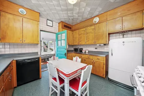 Kitchen - 6442 27th St, Berwyn, IL 60402 photo 1 of 3