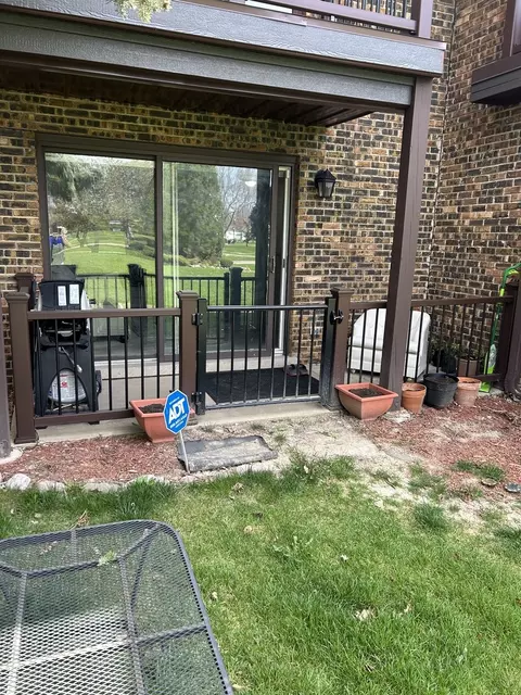 Exterior - 209 E Irving Park Rd #1N, Itasca, IL 60143 photo 7 of 8