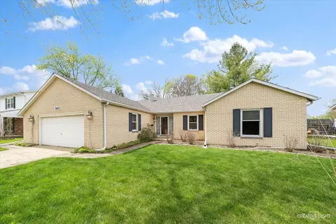 313 Berwick Dr, Aurora, IL 60506