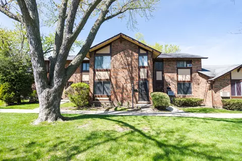 1 S266 Stratford Ln, Villa Park, IL 60181