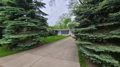1040 Greentree Ave, Deerfield, IL 60015