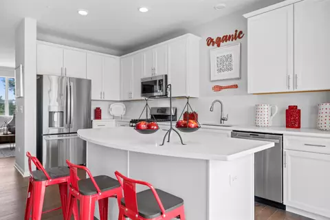 Kitchen - 640 Wolverine Dr, Aurora, IL 60502 photo 3 of 4